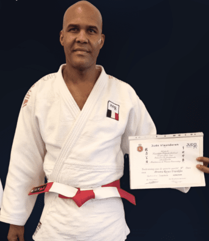 Trainer Franklin Pereira Reyes haalt 6e dan